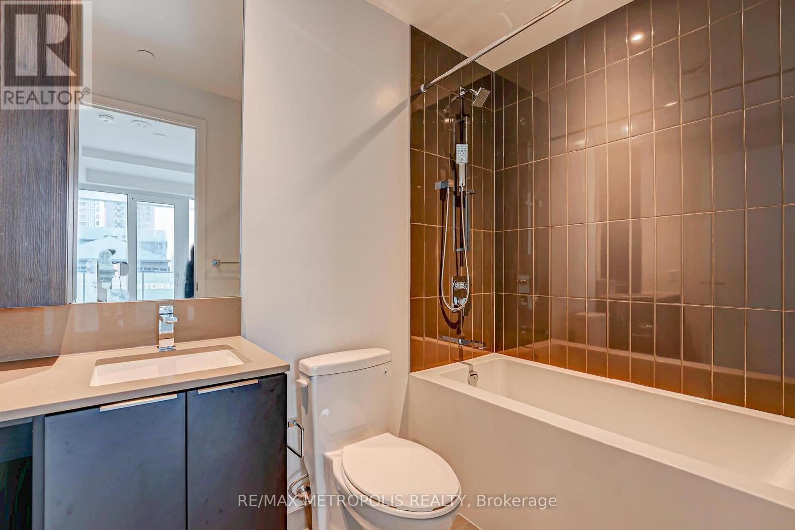 1101 - 3900 Confederation Parkway, Mississauga, Ontario  L5B 4M6 - Photo 18 - W12809890