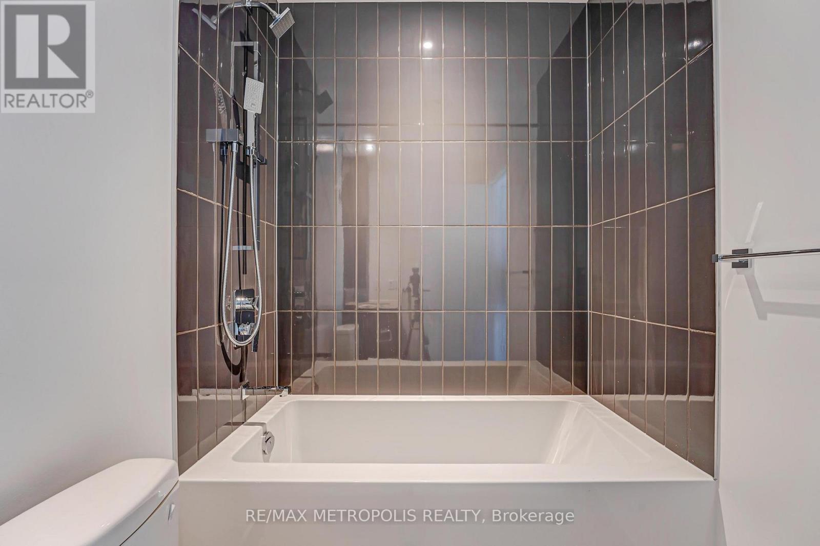 1101 - 3900 Confederation Parkway, Mississauga, Ontario  L5B 4M6 - Photo 20 - W12809890