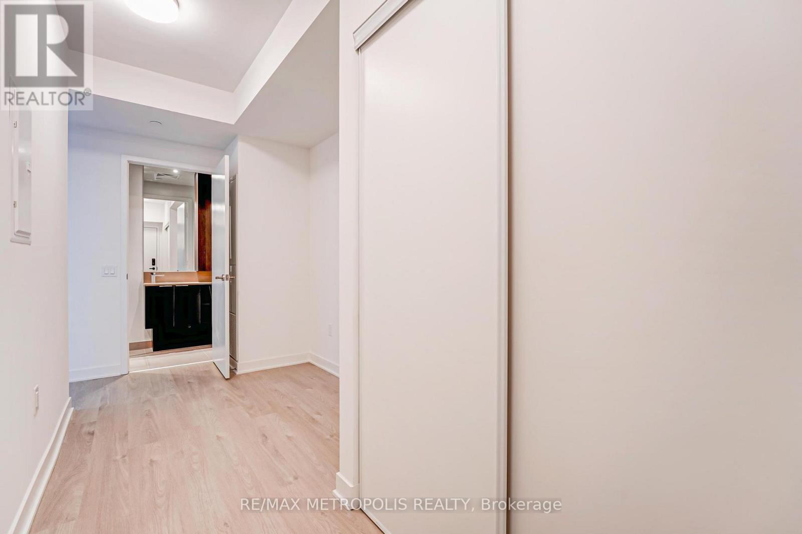 1101 - 3900 Confederation Parkway, Mississauga, Ontario  L5B 4M6 - Photo 25 - W12809890