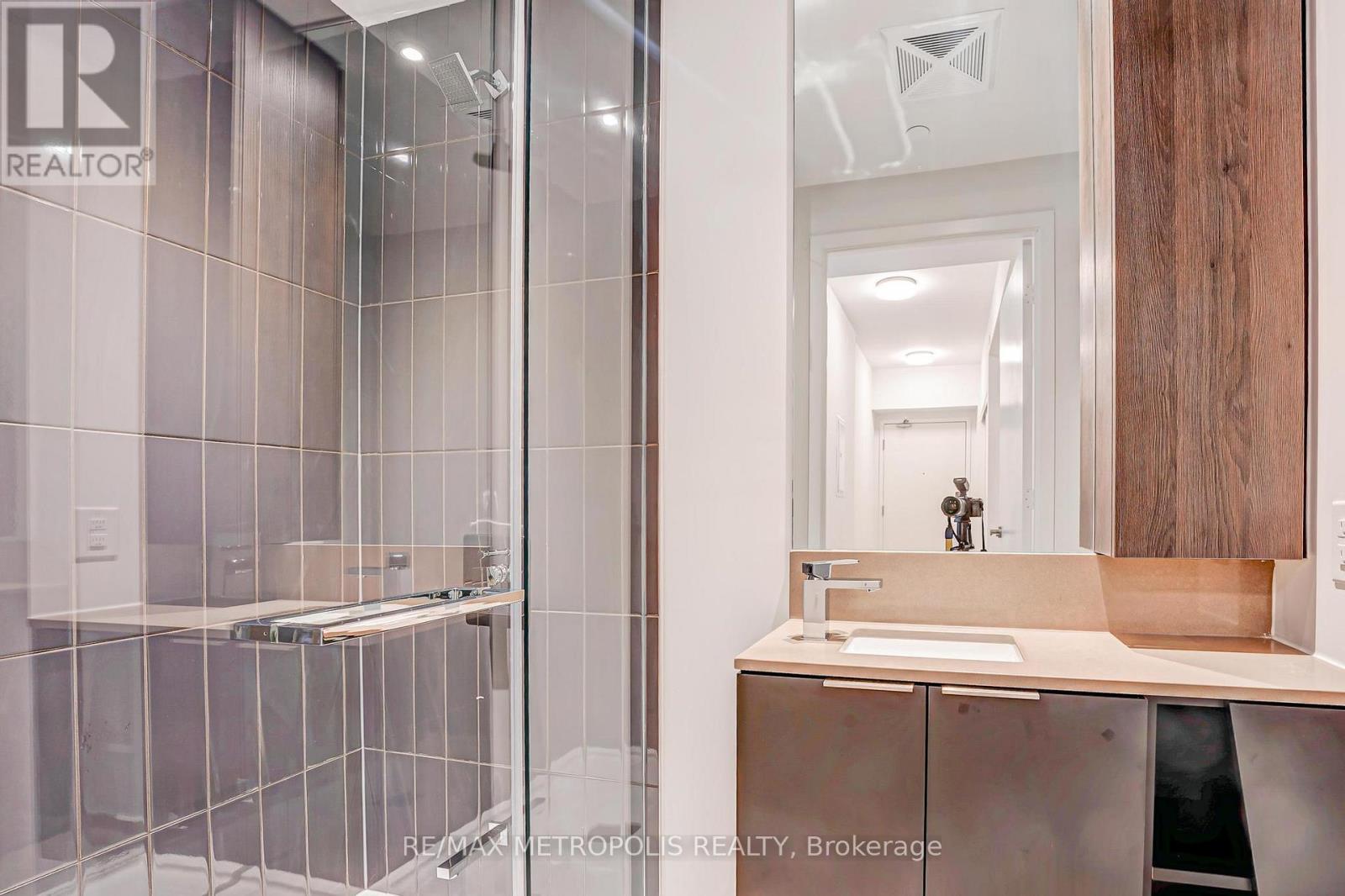 1101 - 3900 Confederation Parkway, Mississauga, Ontario  L5B 4M6 - Photo 29 - W12809890