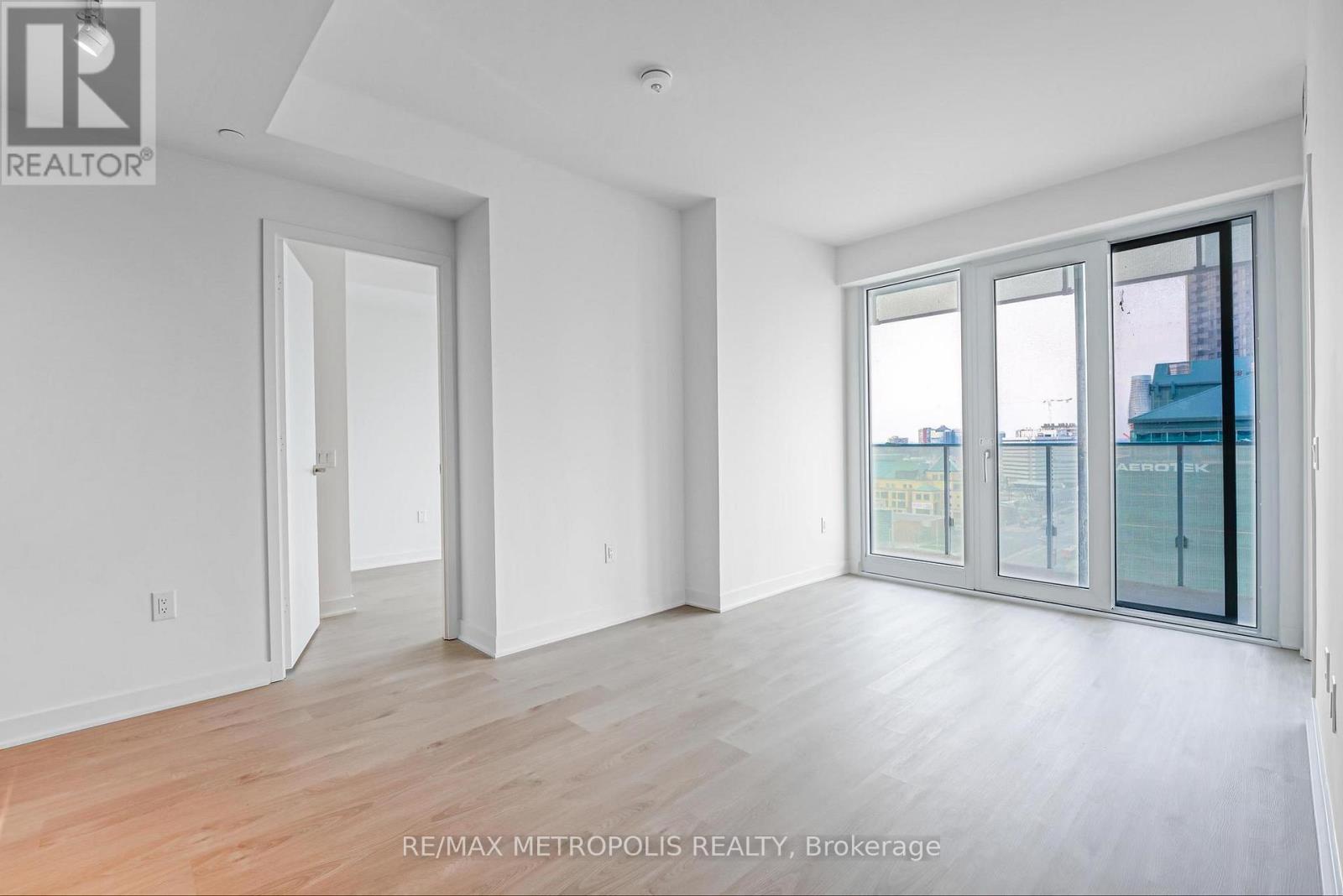 1101 - 3900 Confederation Parkway, Mississauga, Ontario  L5B 4M6 - Photo 9 - W12809890