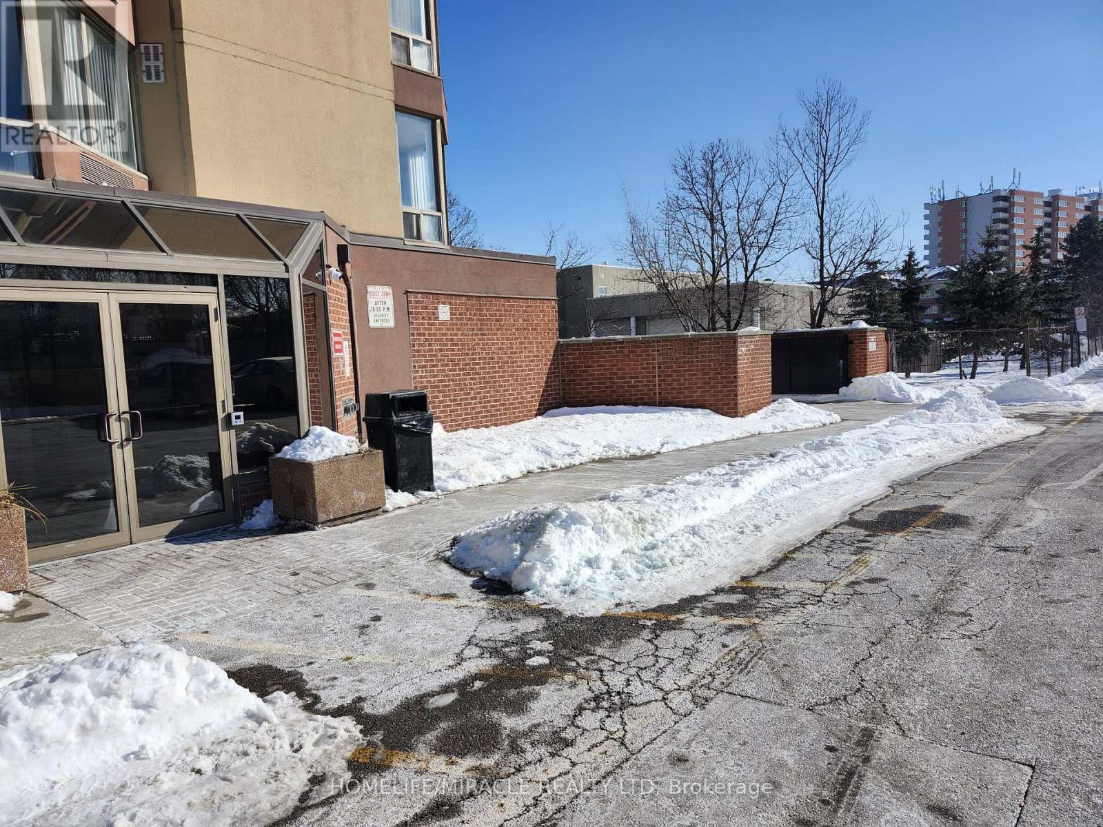 504 - 25 Fairview Road, Mississauga, Ontario  L5B 3Y8 - Photo 5 - W12809892