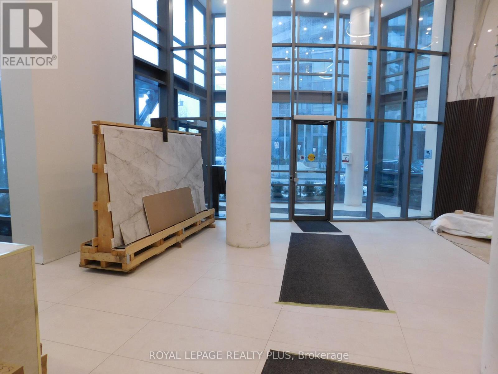 2005 - 2240 Lakeshore Boulevard W, Toronto, Ontario  M8V 0B1 - Photo 5 - W12809902