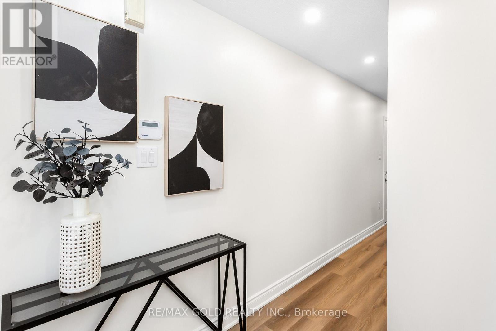 70 Livingston Road, Milton, Ontario  L9T 6B6 - Photo 5 - W12808800