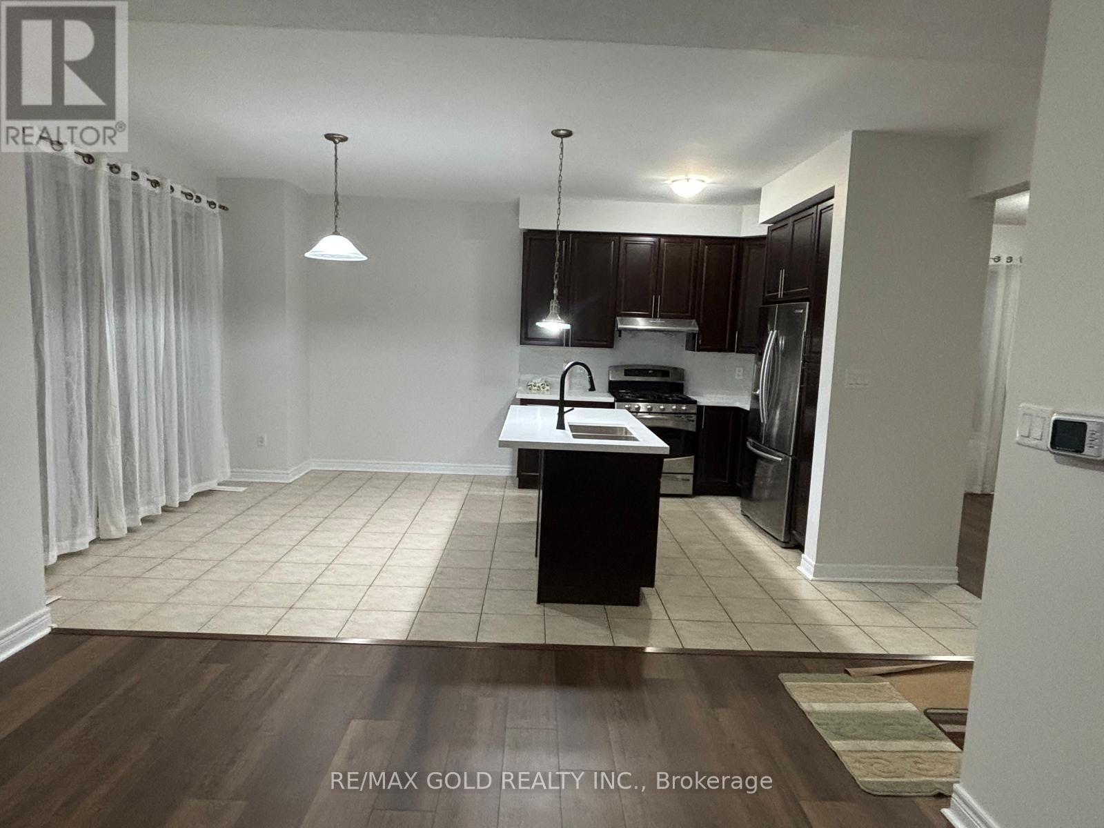 88 Lightcatcher Circle, Brampton, Ontario  L6P 3P4 - Photo 2 - W12809238