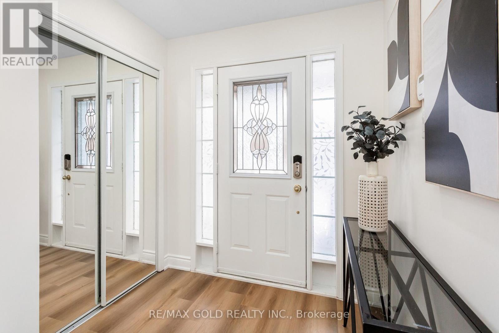 70 Livingston Road, Milton, Ontario  L9T 6B6 - Photo 4 - W12808800