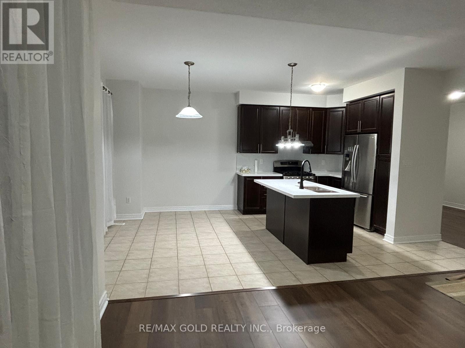 88 Lightcatcher Circle, Brampton, Ontario  L6P 3P4 - Photo 3 - W12809238