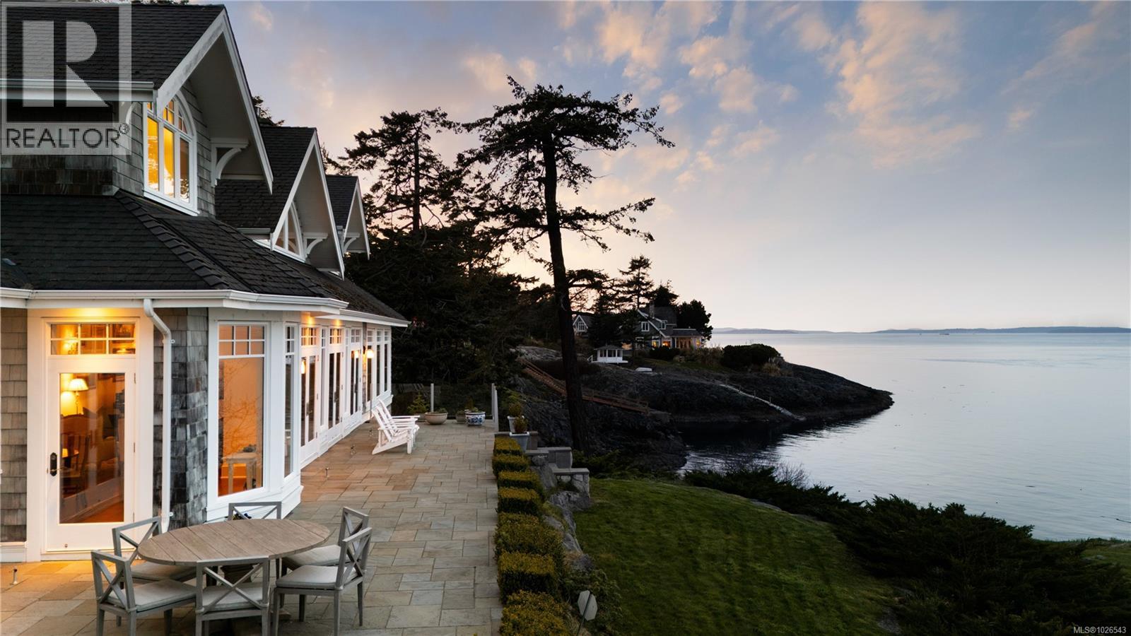 2600 Queenswood Dr, Saanich, British Columbia  V8N 1X5 - Photo 47 - 1026543