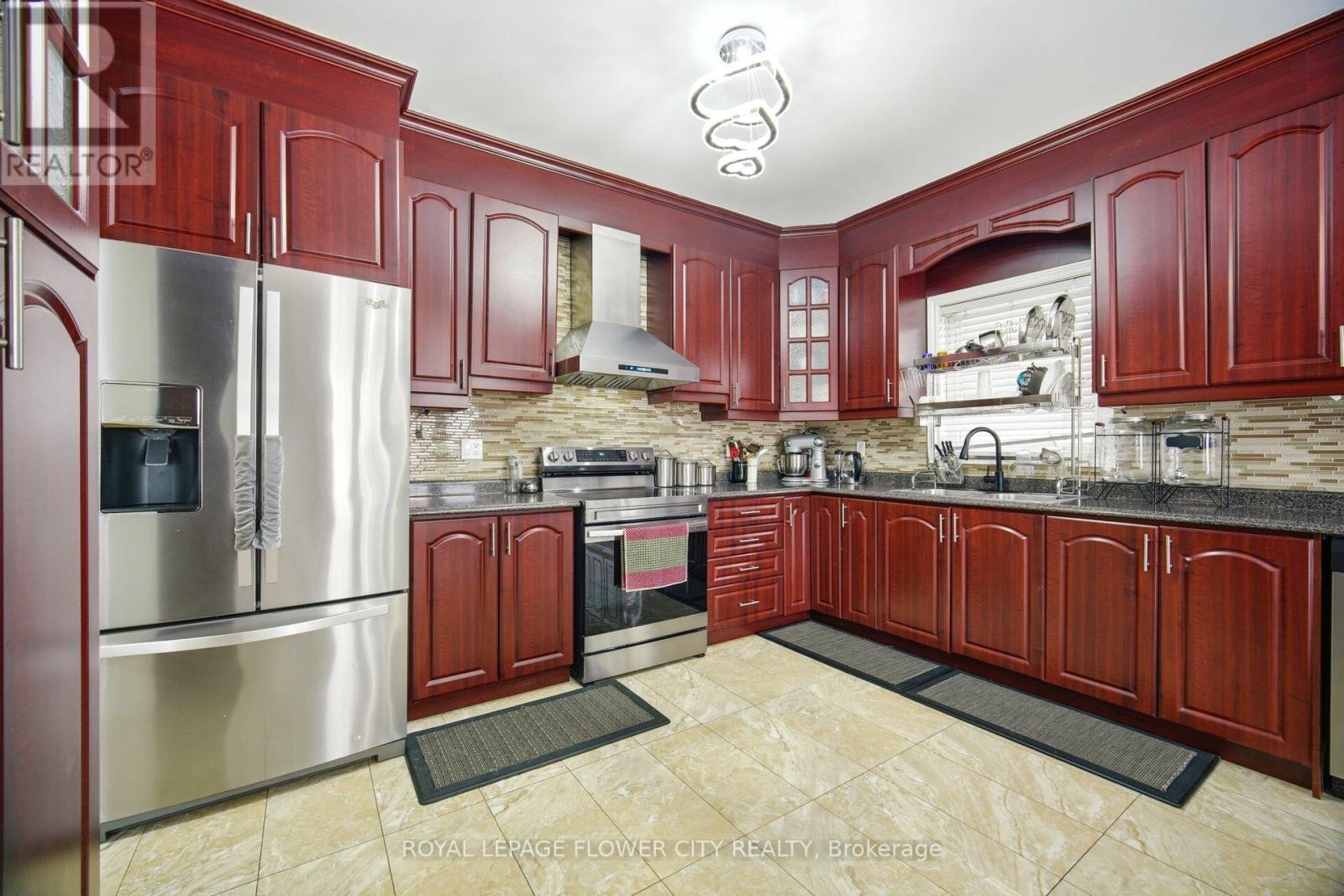 67 Olde Town Road, Brampton, Ontario  L6X 4T8 - Photo 12 - W12809910