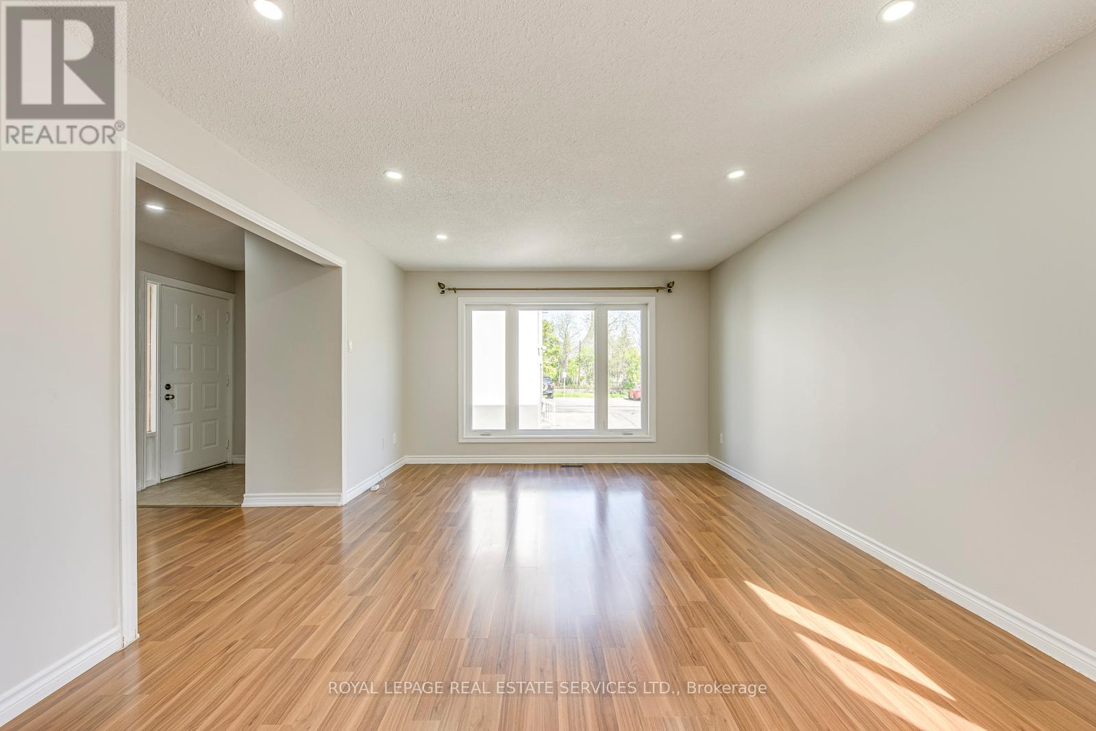 99 Martin Street, Milton (Om Old Milton), Ontario  L9T 2R3 - Photo 3 - W12809920