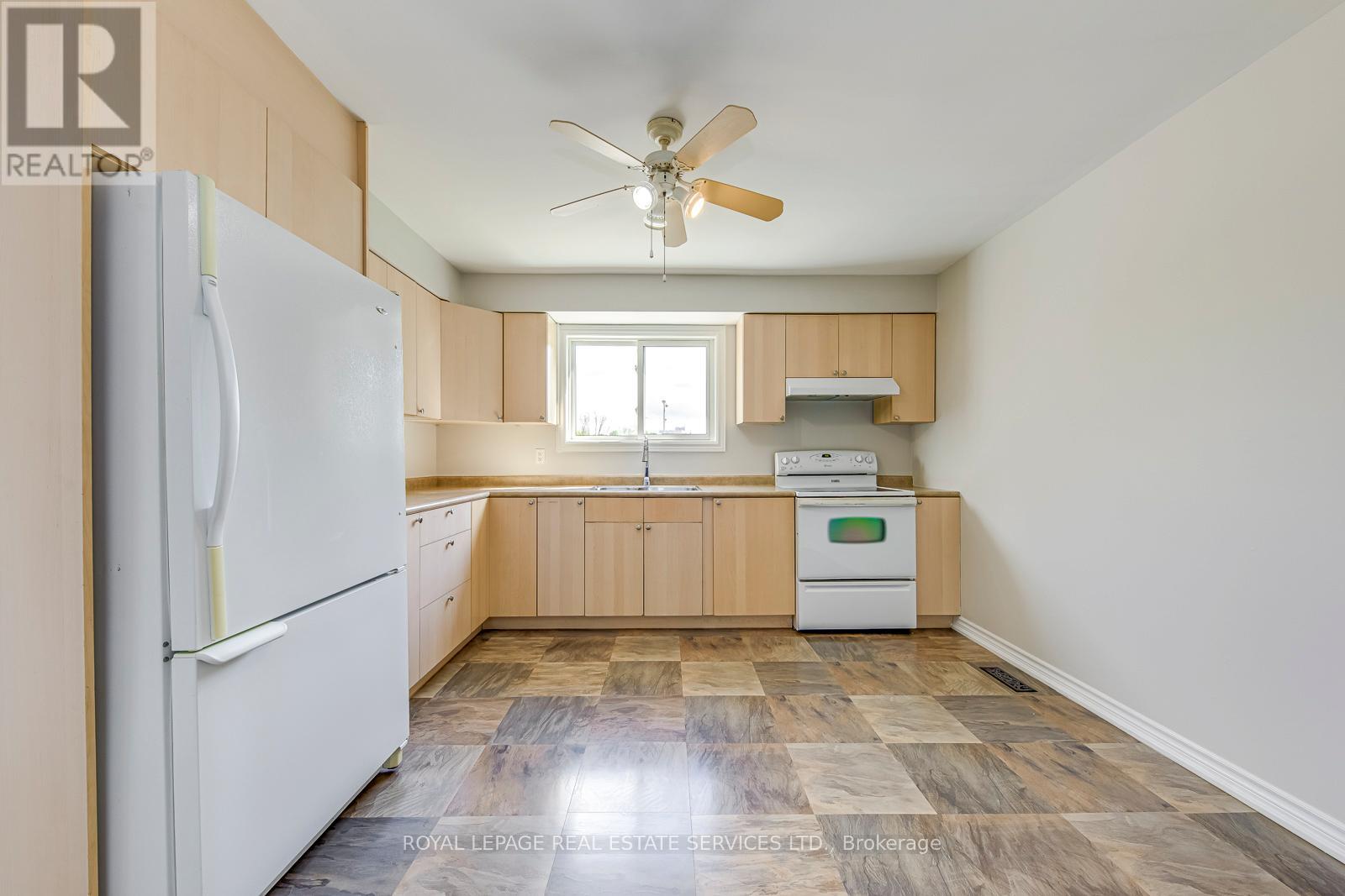 99 Martin Street, Milton (Om Old Milton), Ontario  L9T 2R3 - Photo 4 - W12809920