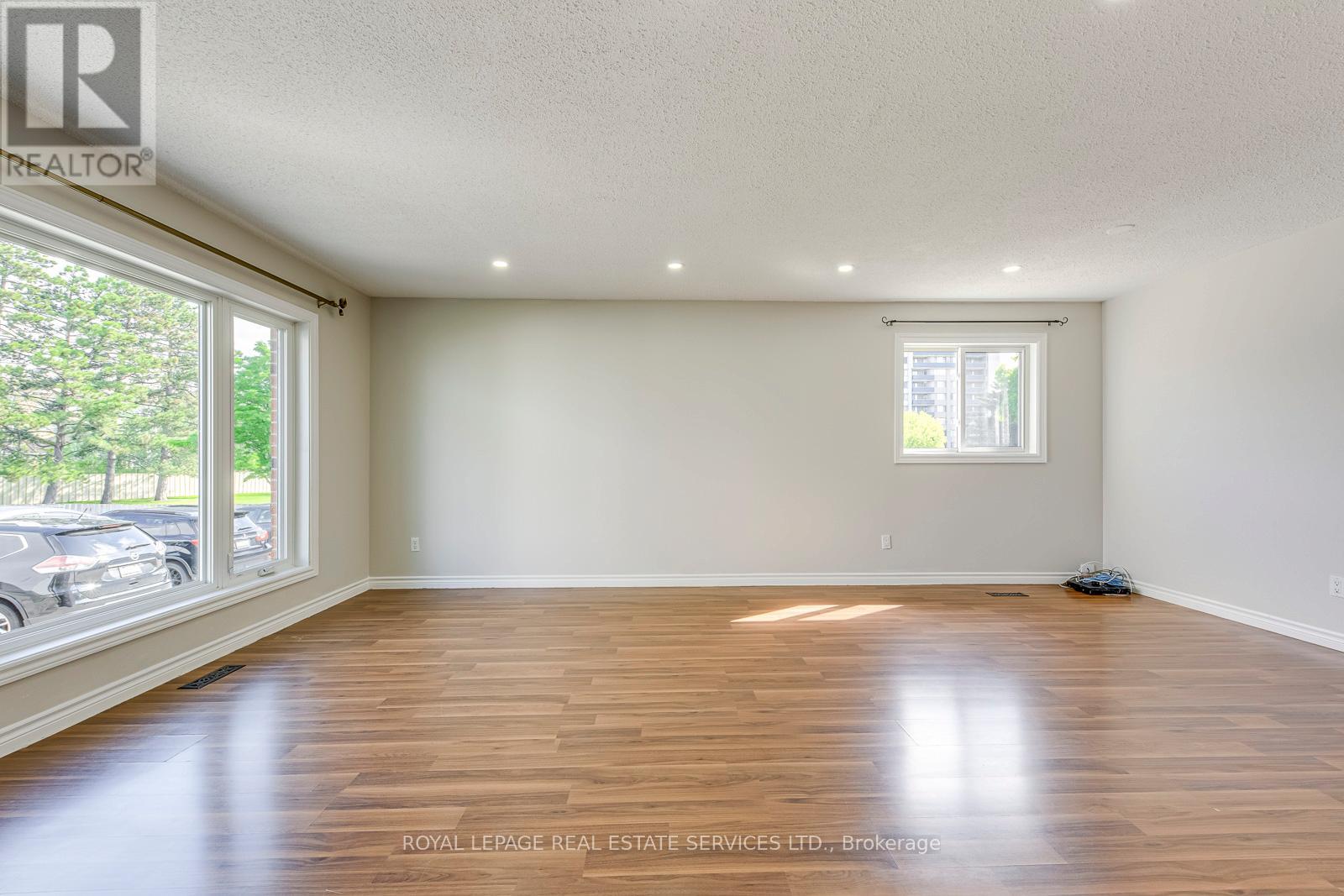 99 Martin Street, Milton (Om Old Milton), Ontario  L9T 2R3 - Photo 5 - W12809920