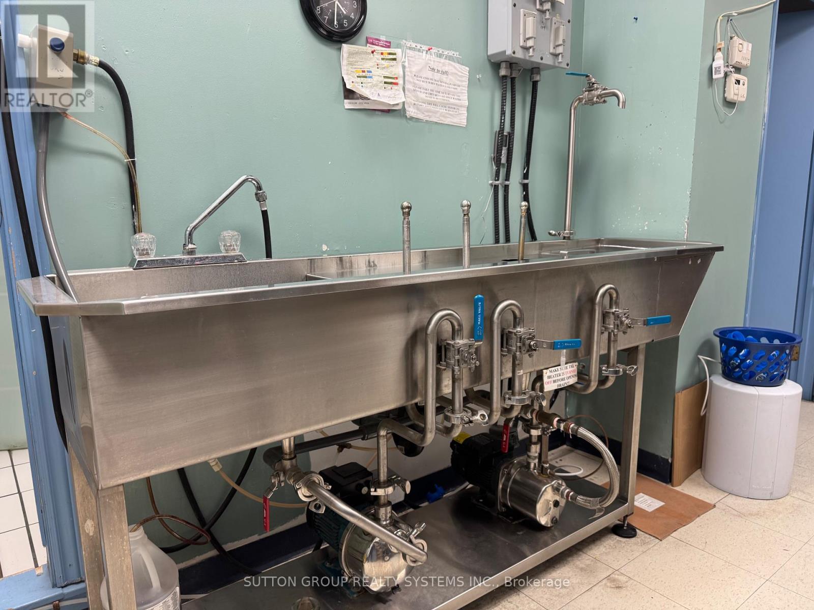 201 - 719 Central Parkway, Mississauga, Ontario  L5B 4L1 - Photo 7 - W12809928