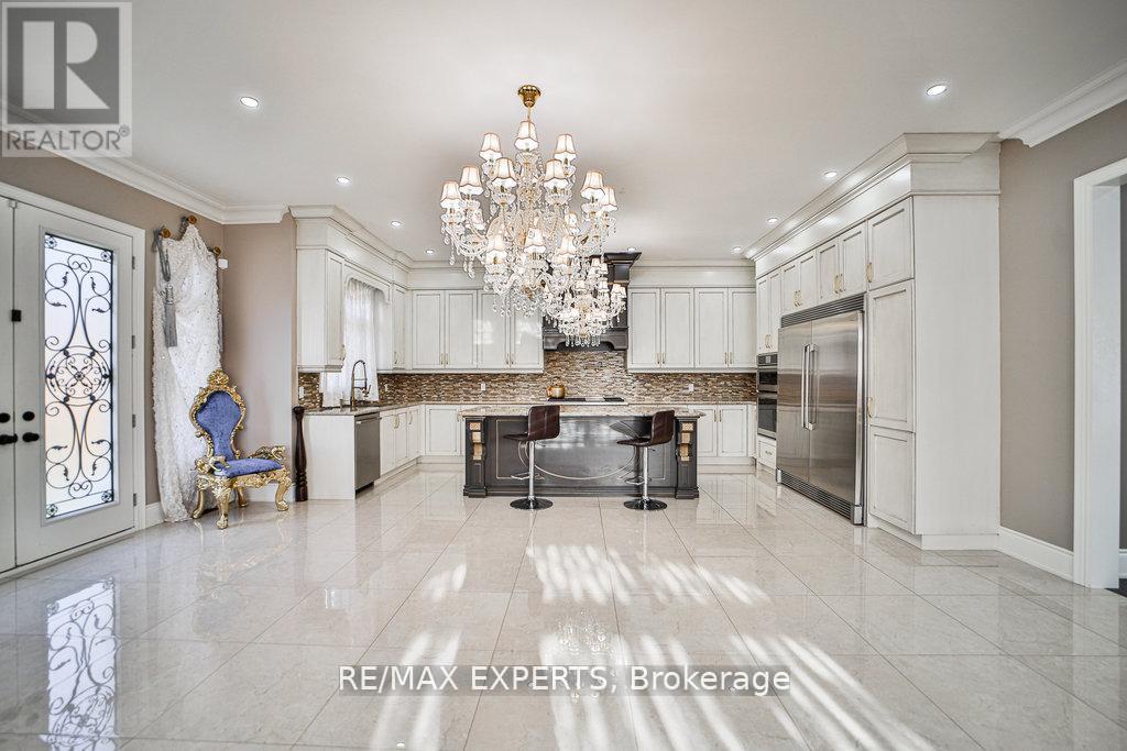 28 Pendergast Court, Brampton (Toronto Gore Rural Estate), Ontario  L6P 0H8 - Photo 10 - W12809950