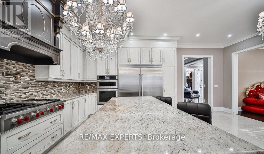 28 Pendergast Court, Brampton (Toronto Gore Rural Estate), Ontario  L6P 0H8 - Photo 11 - W12809950