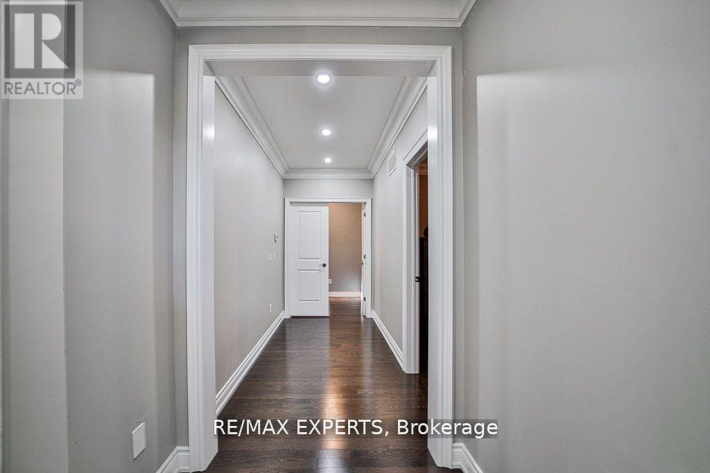 28 Pendergast Court, Brampton (Toronto Gore Rural Estate), Ontario  L6P 0H8 - Photo 17 - W12809950