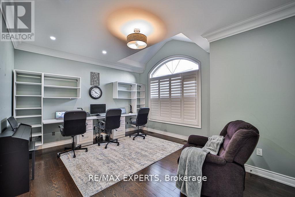 28 Pendergast Court, Brampton (Toronto Gore Rural Estate), Ontario  L6P 0H8 - Photo 24 - W12809950