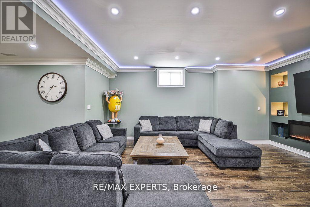 28 Pendergast Court, Brampton (Toronto Gore Rural Estate), Ontario  L6P 0H8 - Photo 33 - W12809950