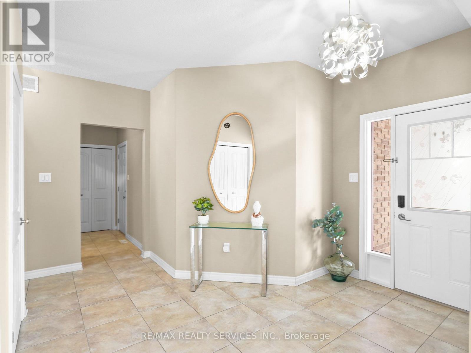 906 Audrey Place, Kitchener, Ontario  N2E 0B9 - Photo 4 - X12809914