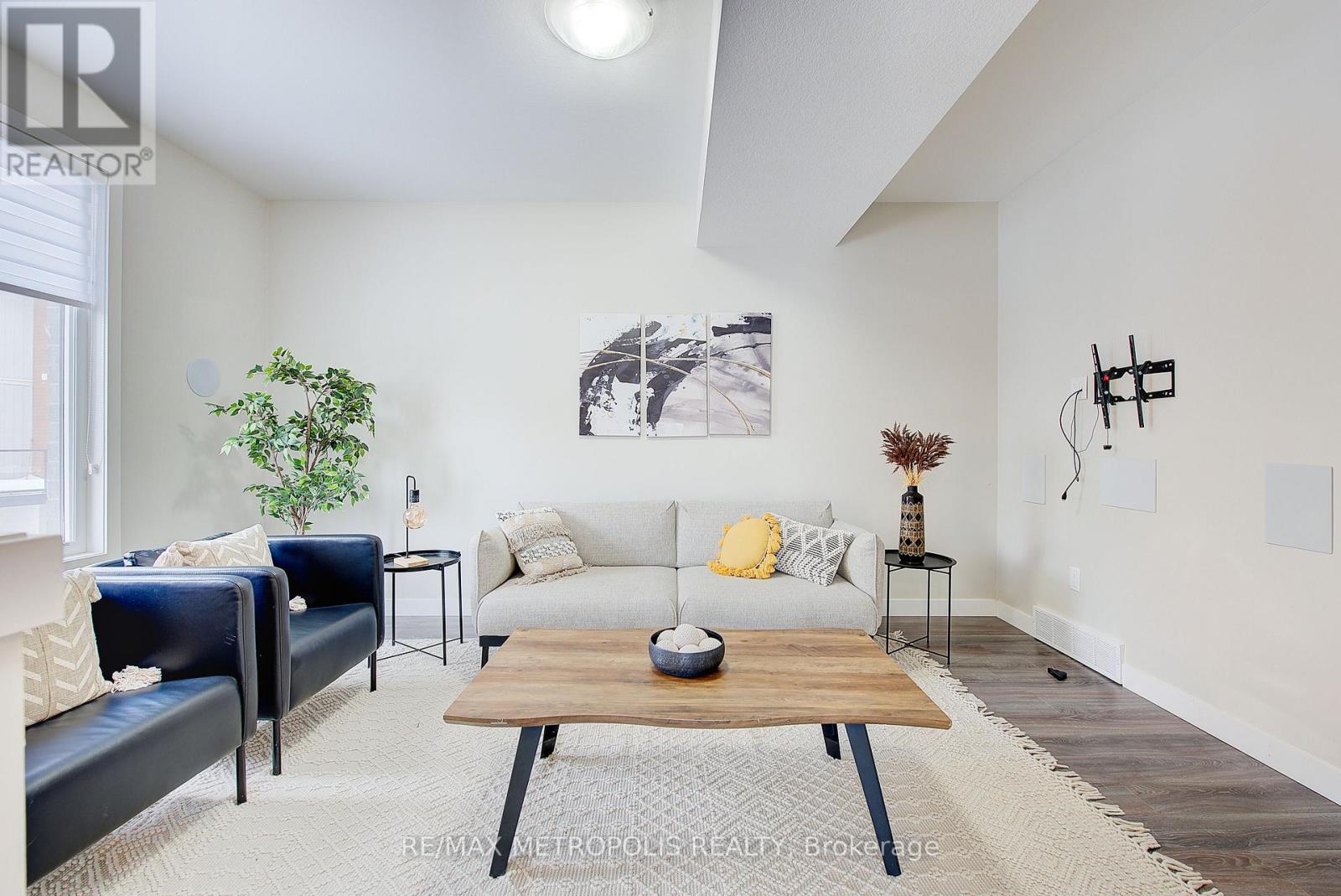 996 - 996 West Village Square, London North (North M), Ontario  N6H 0J7 - Photo 11 - X12809948