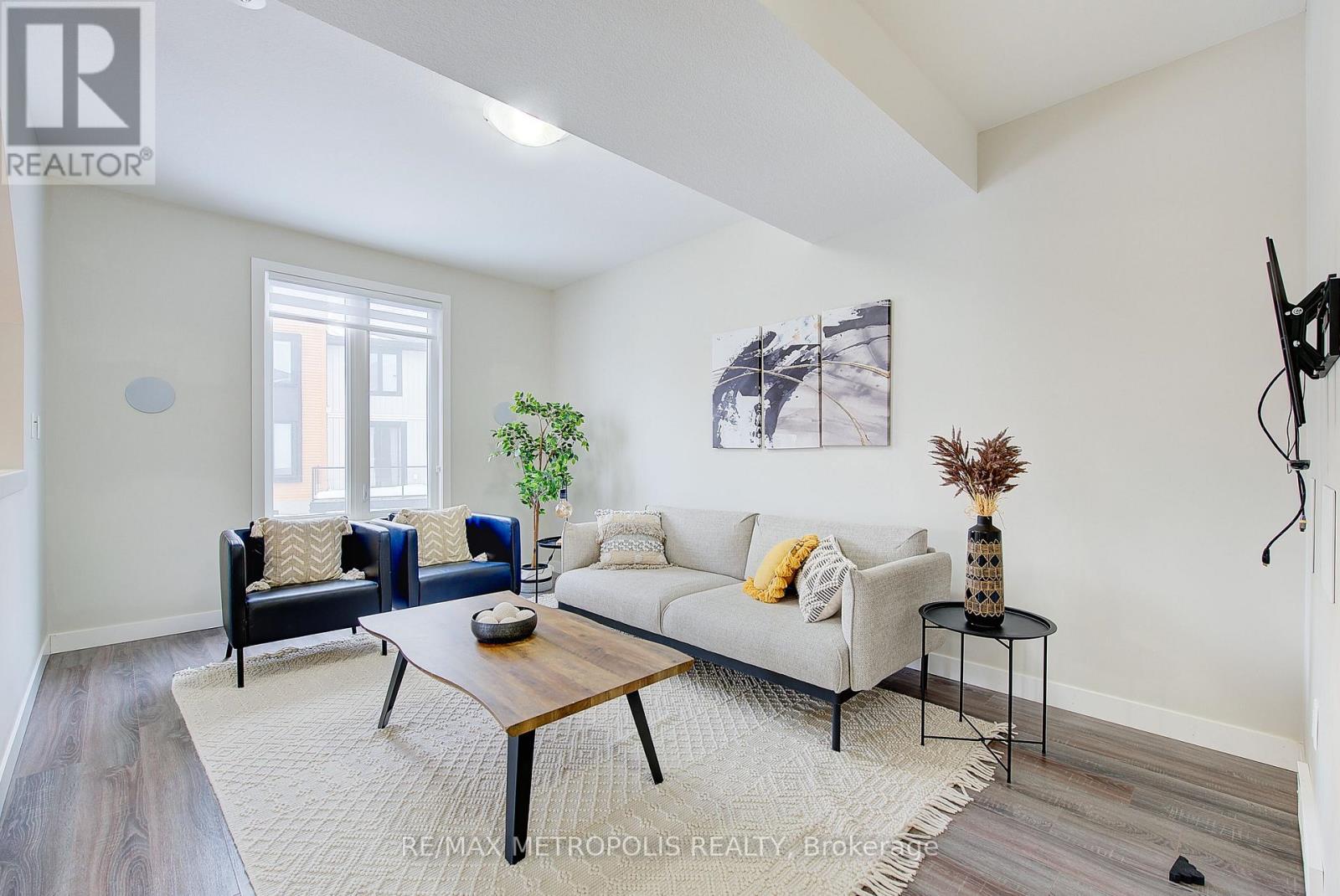 996 - 996 West Village Square, London North (North M), Ontario  N6H 0J7 - Photo 12 - X12809948