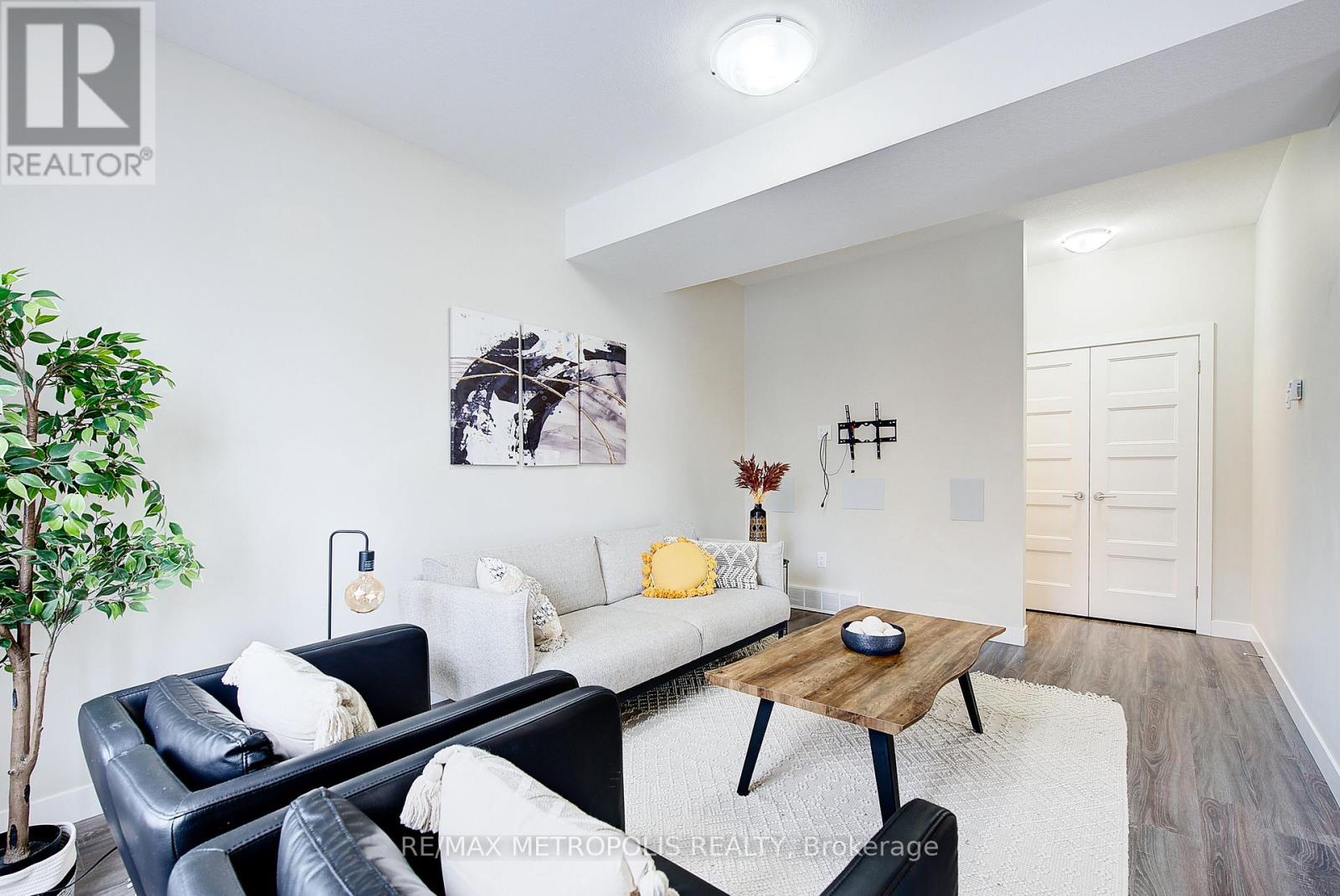 996 - 996 West Village Square, London North (North M), Ontario  N6H 0J7 - Photo 13 - X12809948