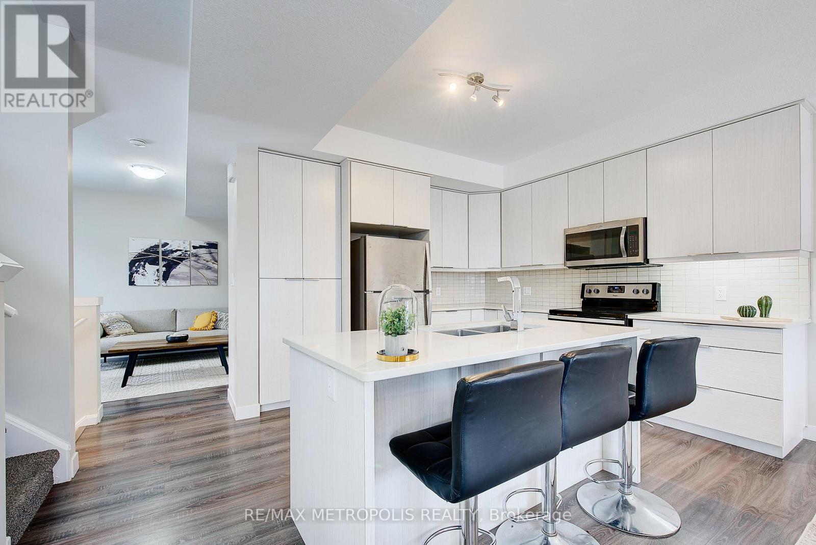 996 - 996 West Village Square, London North (North M), Ontario  N6H 0J7 - Photo 17 - X12809948