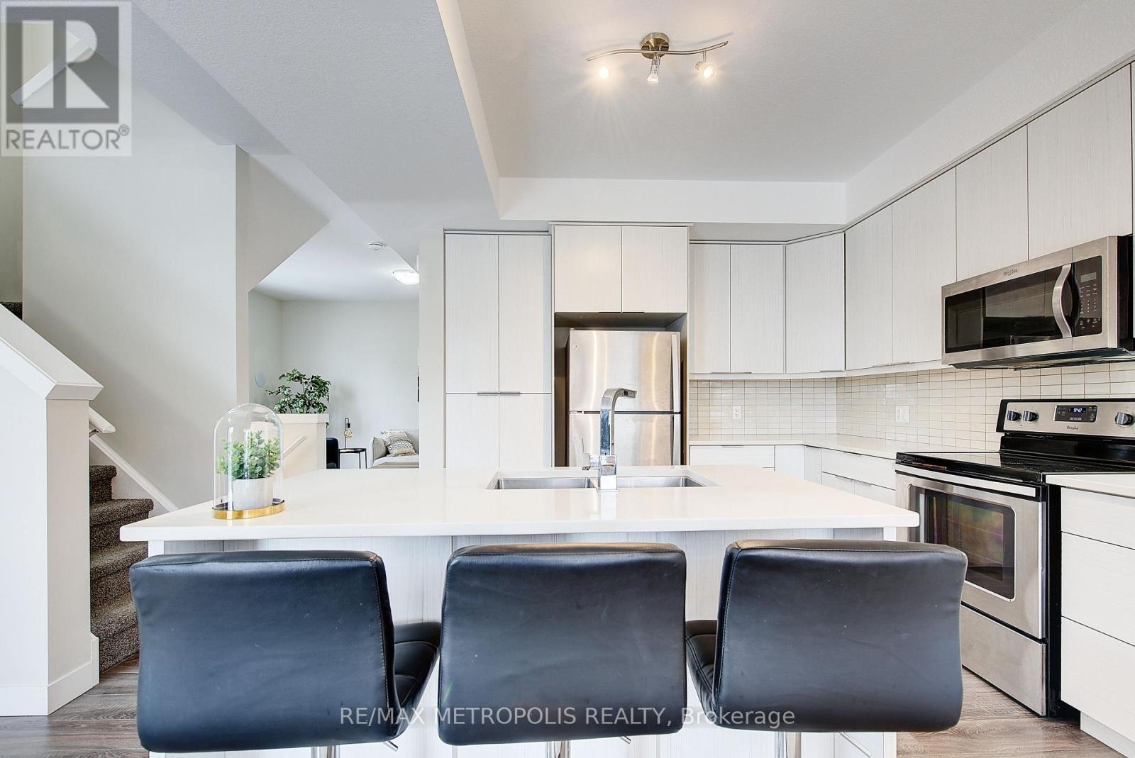 996 - 996 West Village Square, London North (North M), Ontario  N6H 0J7 - Photo 18 - X12809948