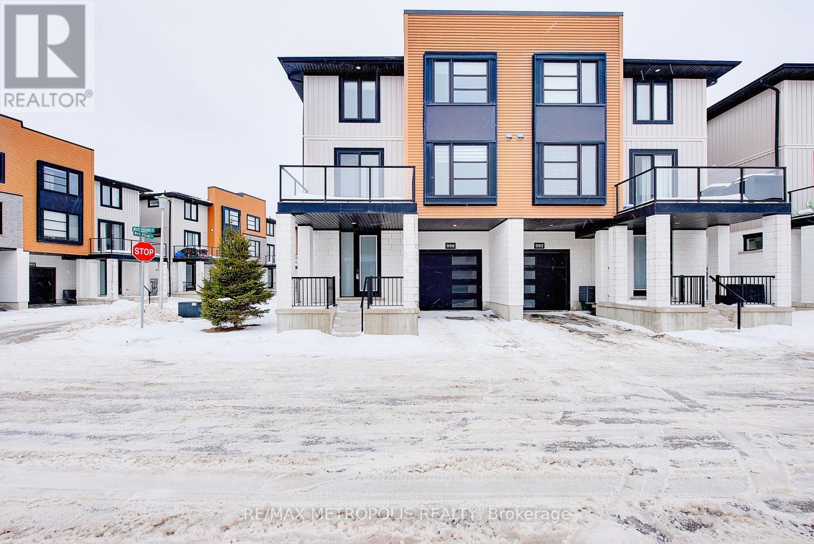 996 - 996 West Village Square, London North (North M), Ontario  N6H 0J7 - Photo 2 - X12809948