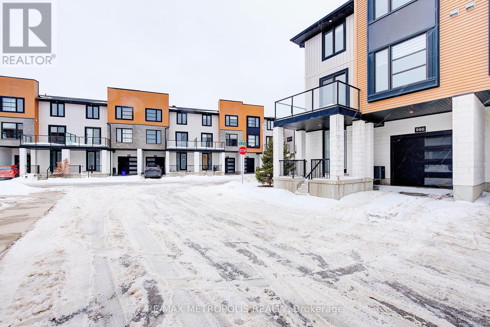 996 - 996 West Village Square, London North (North M), Ontario  N6H 0J7 - Photo 3 - X12809948