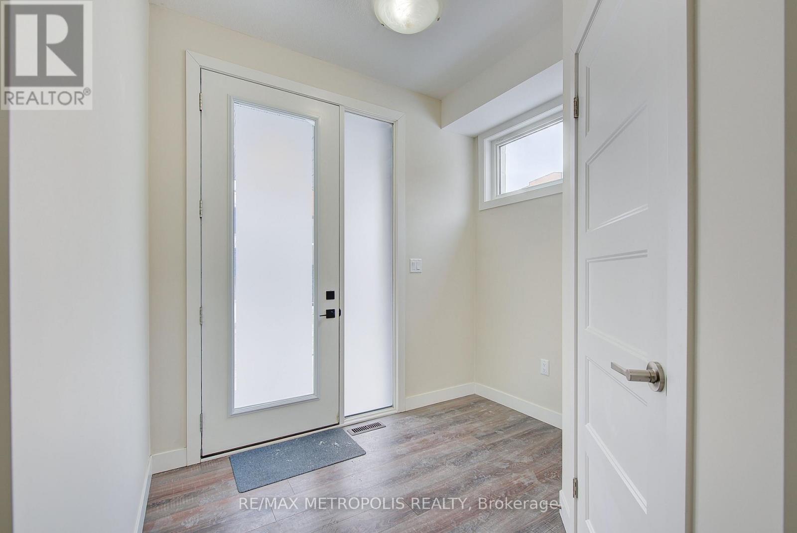 996 - 996 West Village Square, London North (North M), Ontario  N6H 0J7 - Photo 5 - X12809948