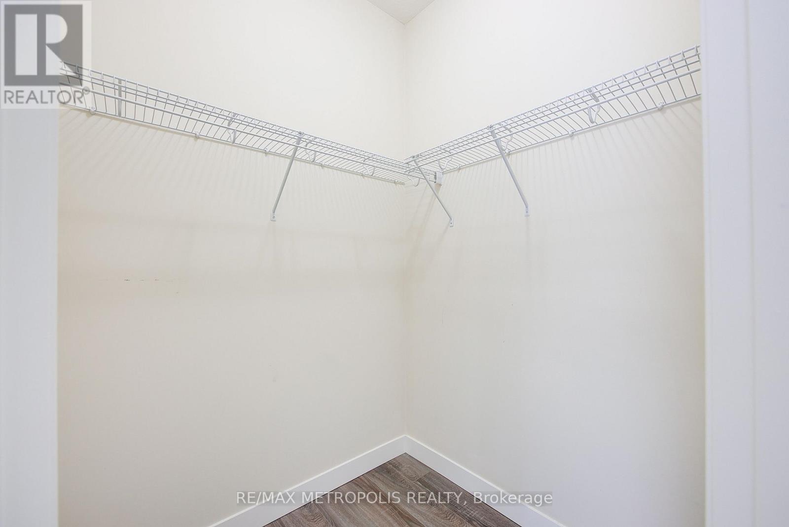 996 - 996 West Village Square, London North (North M), Ontario  N6H 0J7 - Photo 6 - X12809948