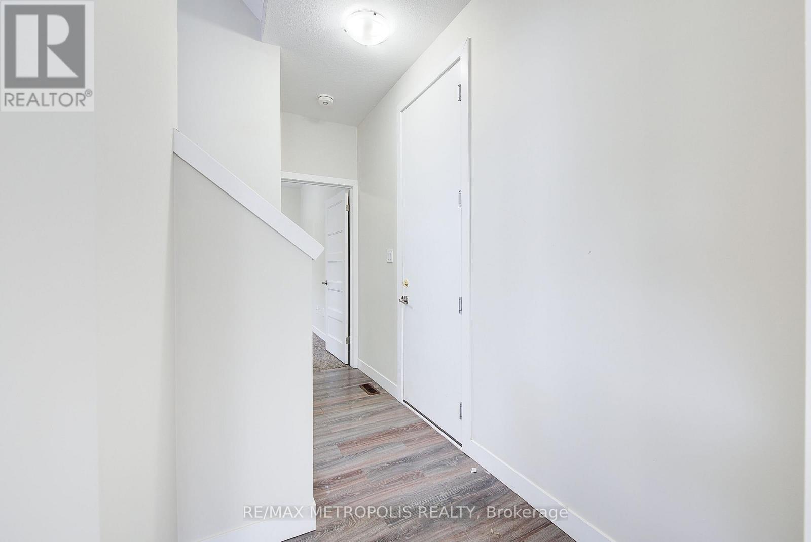 996 - 996 West Village Square, London North (North M), Ontario  N6H 0J7 - Photo 7 - X12809948