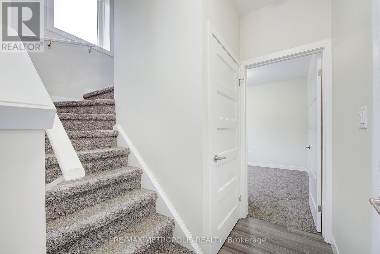 996 - 996 West Village Square, London North (North M), Ontario  N6H 0J7 - Photo 9 - X12809948