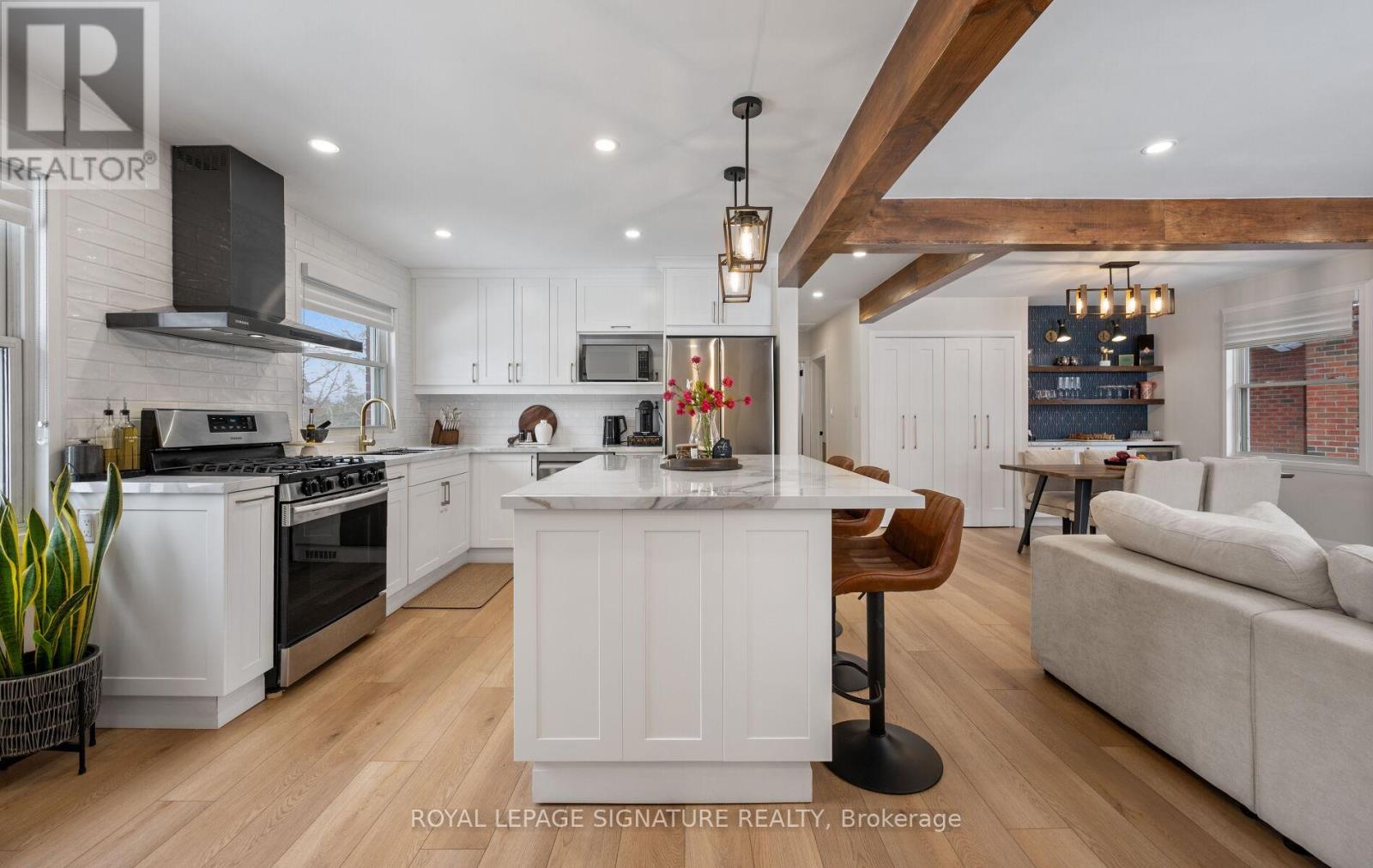 357 Rossland Road E, Oshawa, Ontario  L1G 2X2 - Photo 2 - E12809906