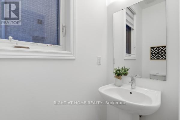 1366 Farmstead Drive, Milton, Ontario  L9T 7K6 - Photo 21 - W12809968