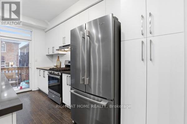 1366 Farmstead Drive, Milton, Ontario  L9T 7K6 - Photo 36 - W12809968