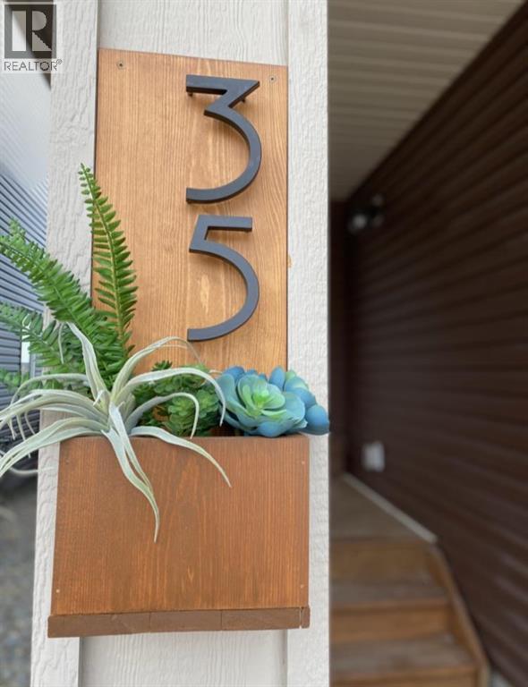 35 Emberside Garden, Cochrane, Alberta  T4C 2L9 - Photo 5 - A2285541