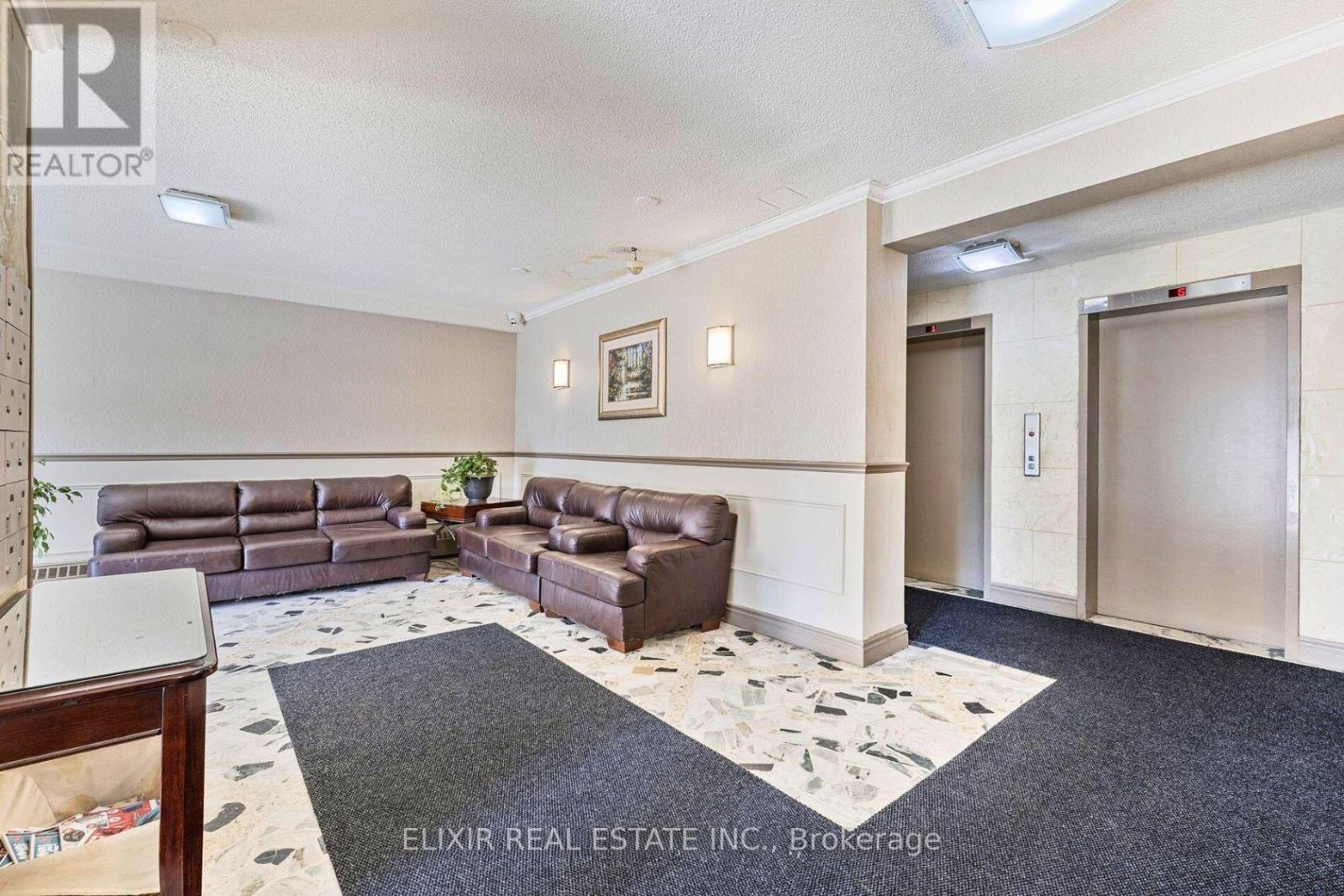 605 - 15 Elizabeth Street N, Mississauga, Ontario  L5G 2Z3 - Photo 5 - W12808012