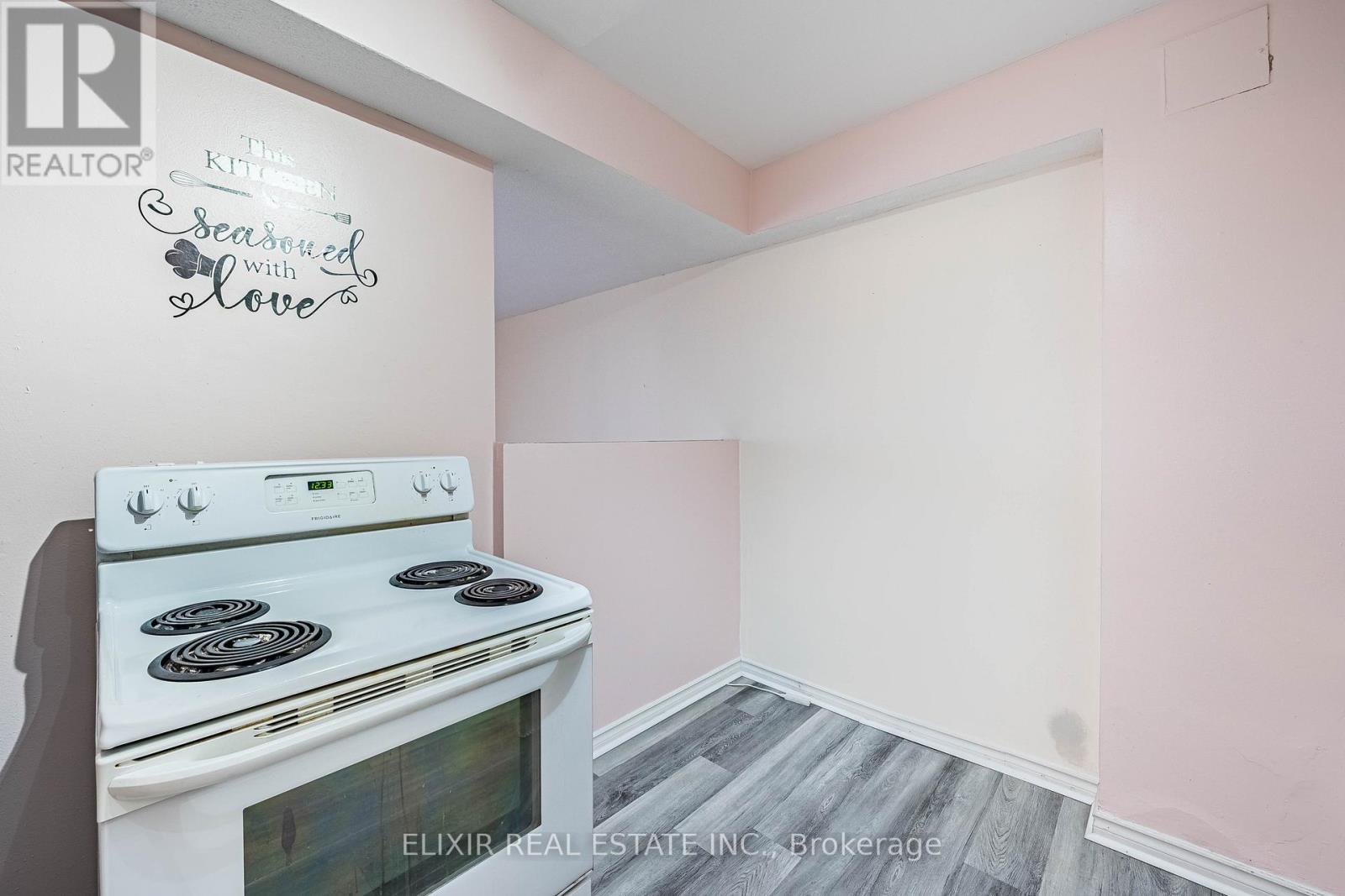 605 - 15 Elizabeth Street N, Mississauga, Ontario  L5G 2Z3 - Photo 11 - W12808012