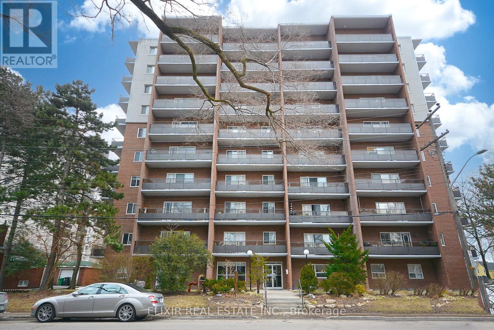 605 - 15 Elizabeth Street N, Mississauga, Ontario  L5G 2Z3 - Photo 3 - W12808012