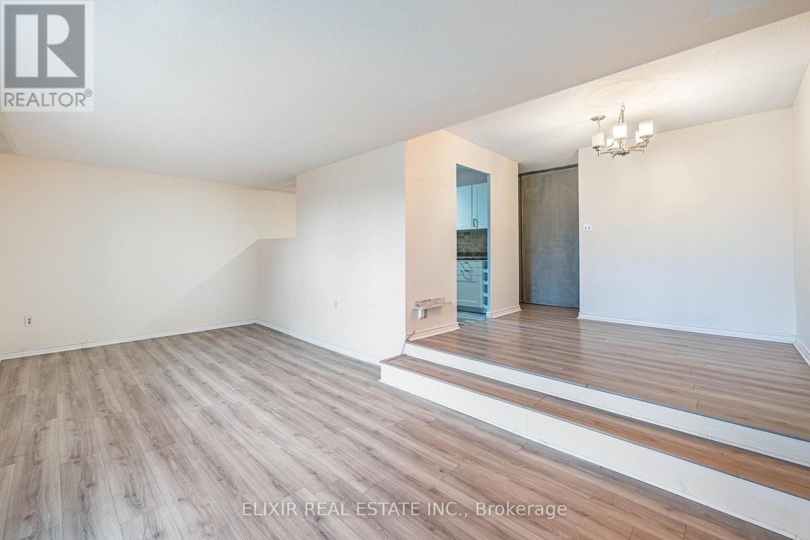 605 - 15 Elizabeth Street N, Mississauga, Ontario  L5G 2Z3 - Photo 8 - W12808012