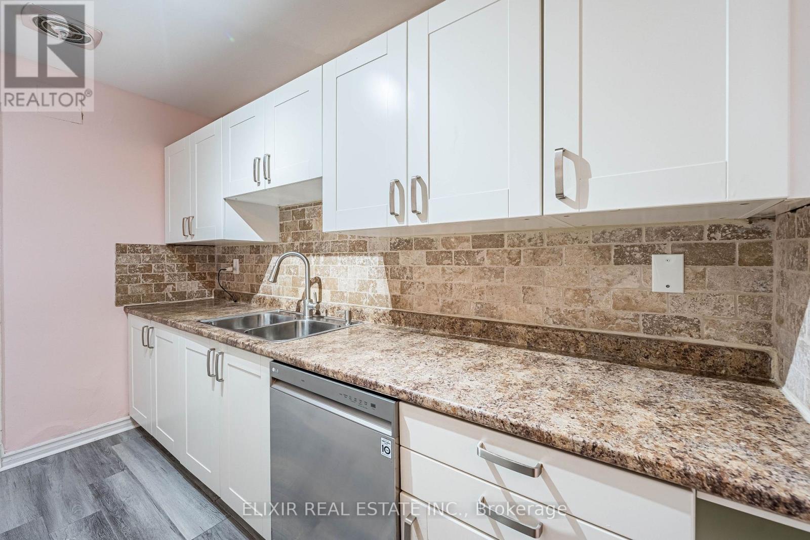 605 - 15 Elizabeth Street N, Mississauga, Ontario  L5G 2Z3 - Photo 10 - W12808012