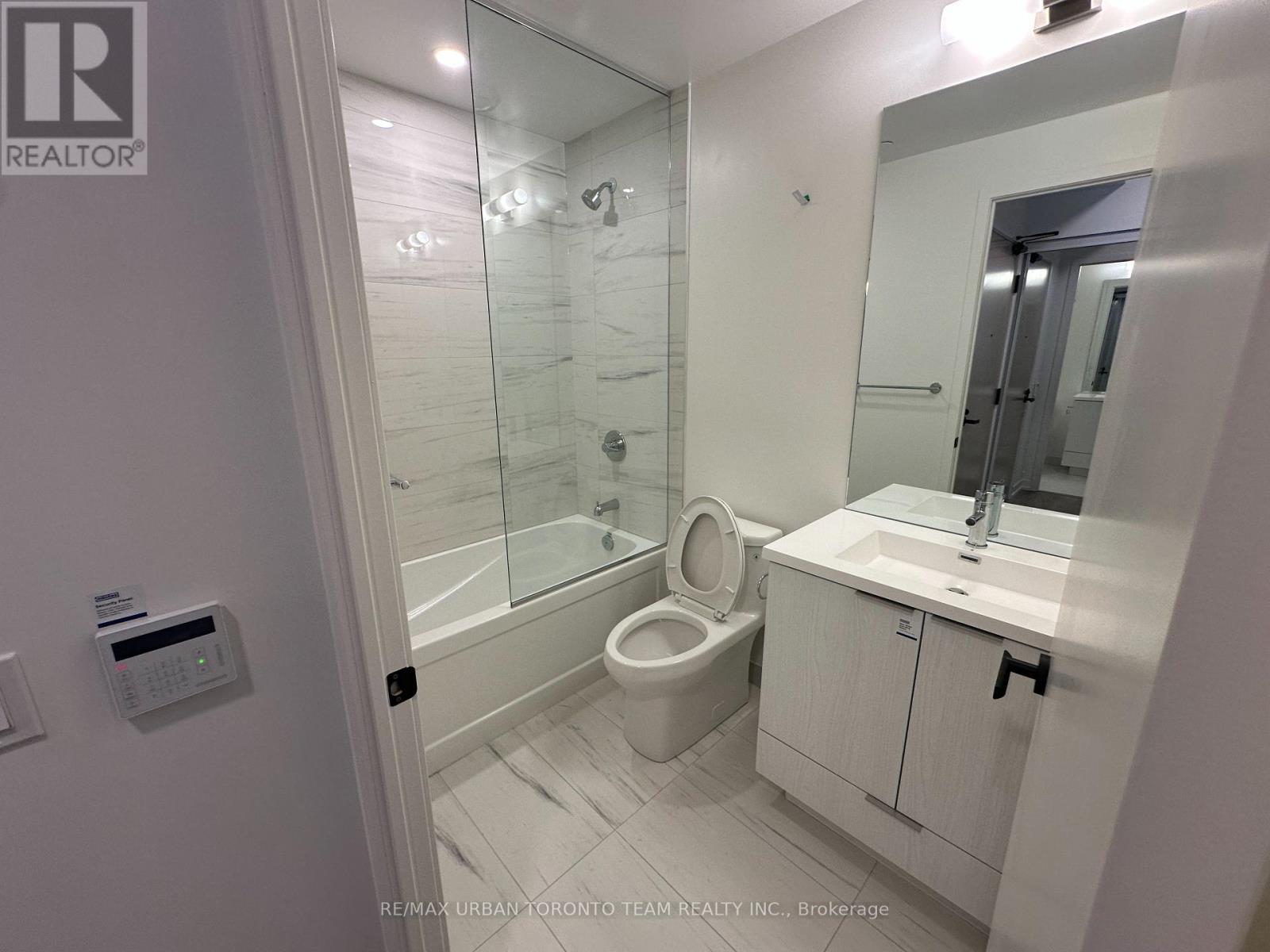 4215 - 8 Interchange Way, Vaughan (Vaughan Corporate Centre), Ontario  L4K 5Z7 - Photo 11 - N12809984