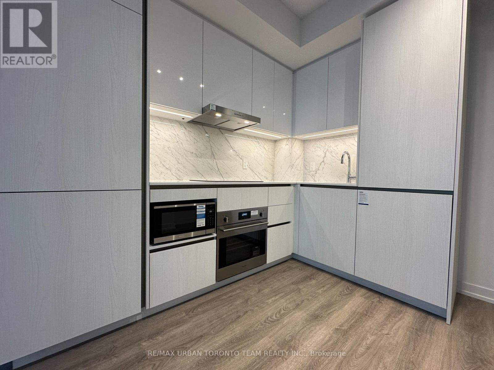 4215 - 8 Interchange Way, Vaughan (Vaughan Corporate Centre), Ontario  L4K 5Z7 - Photo 8 - N12809984