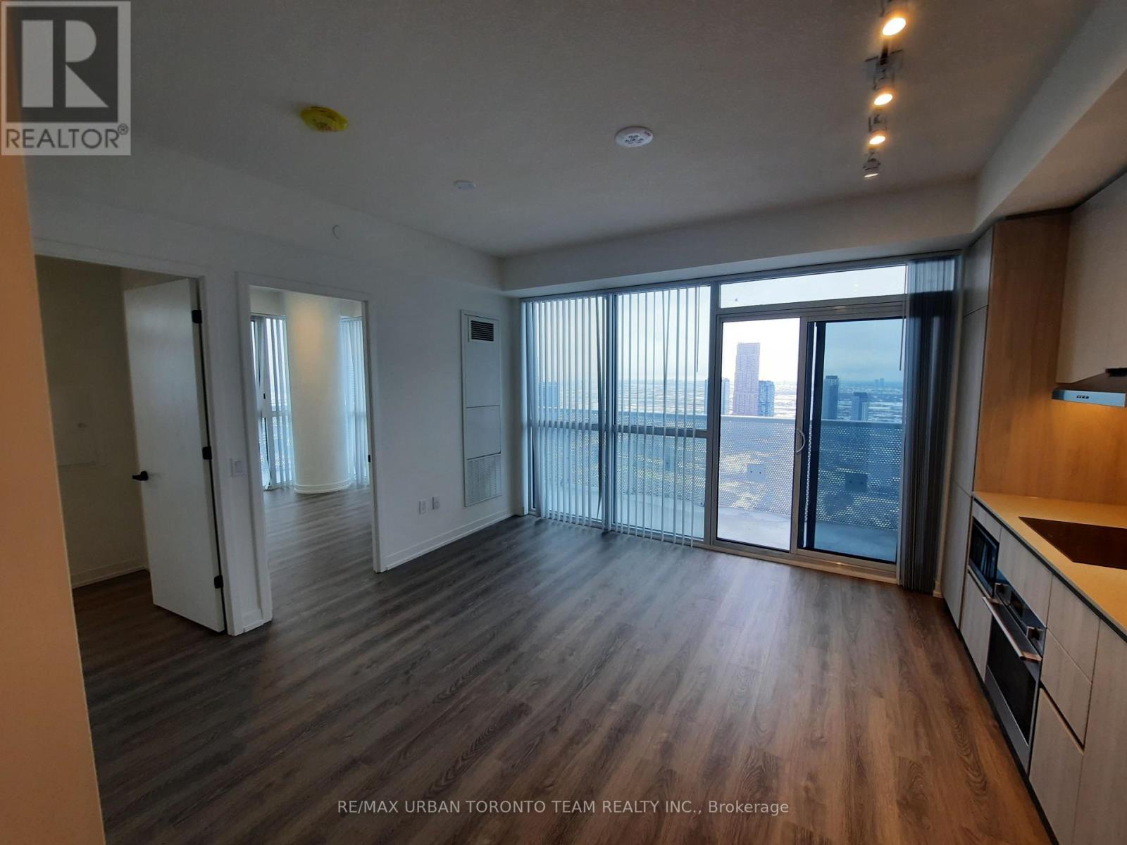 4806 - 8 Interchange Way, Vaughan (Vaughan Corporate Centre), Ontario  L4K 5Z7 - Photo 2 - N12810000