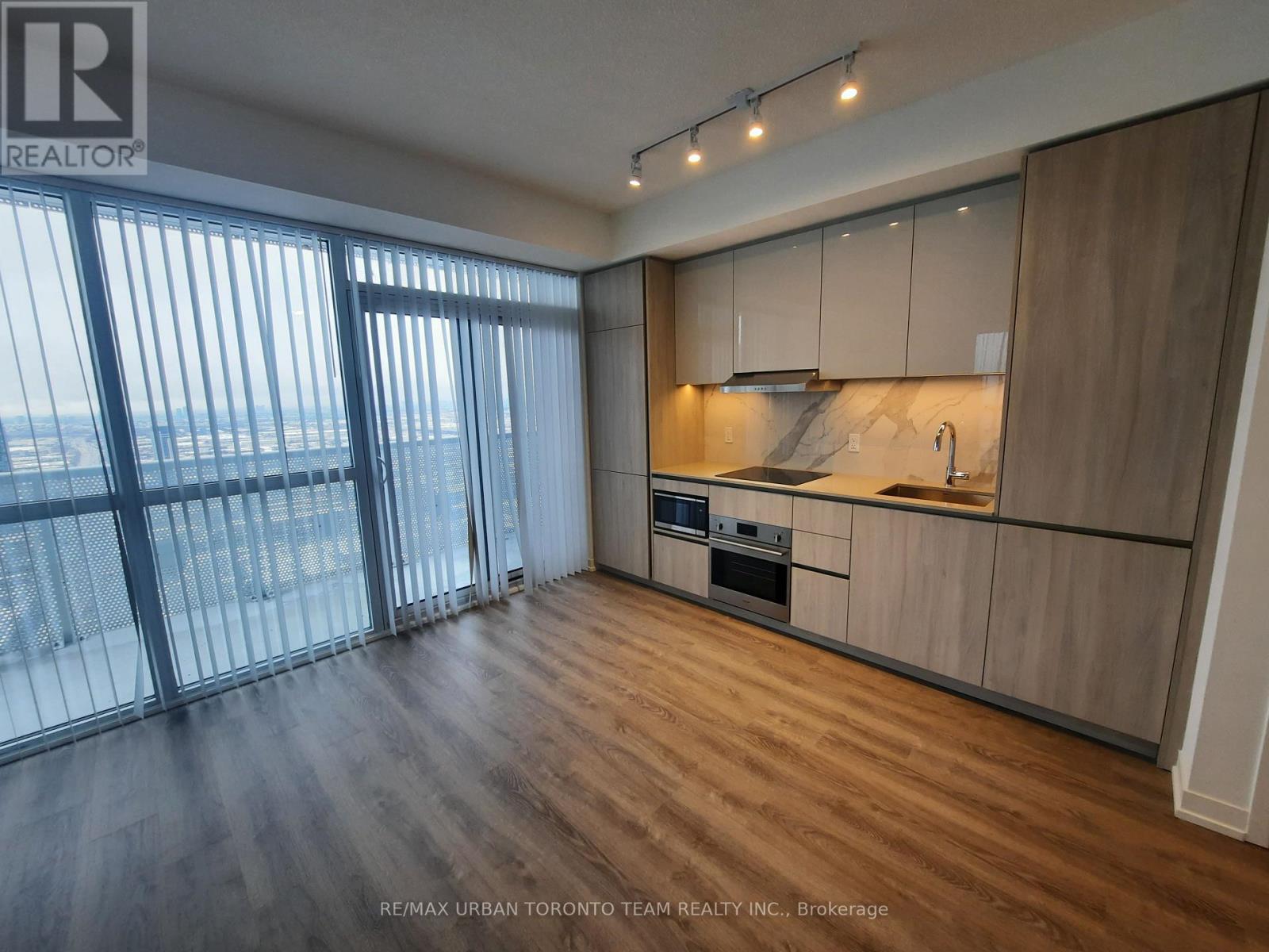 4806 - 8 Interchange Way, Vaughan (Vaughan Corporate Centre), Ontario  L4K 5Z7 - Photo 6 - N12810000