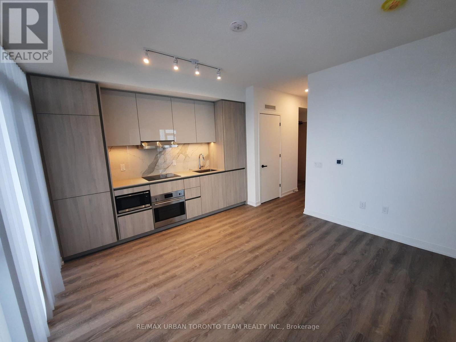 4806 - 8 Interchange Way, Vaughan (Vaughan Corporate Centre), Ontario  L4K 5Z7 - Photo 7 - N12810000