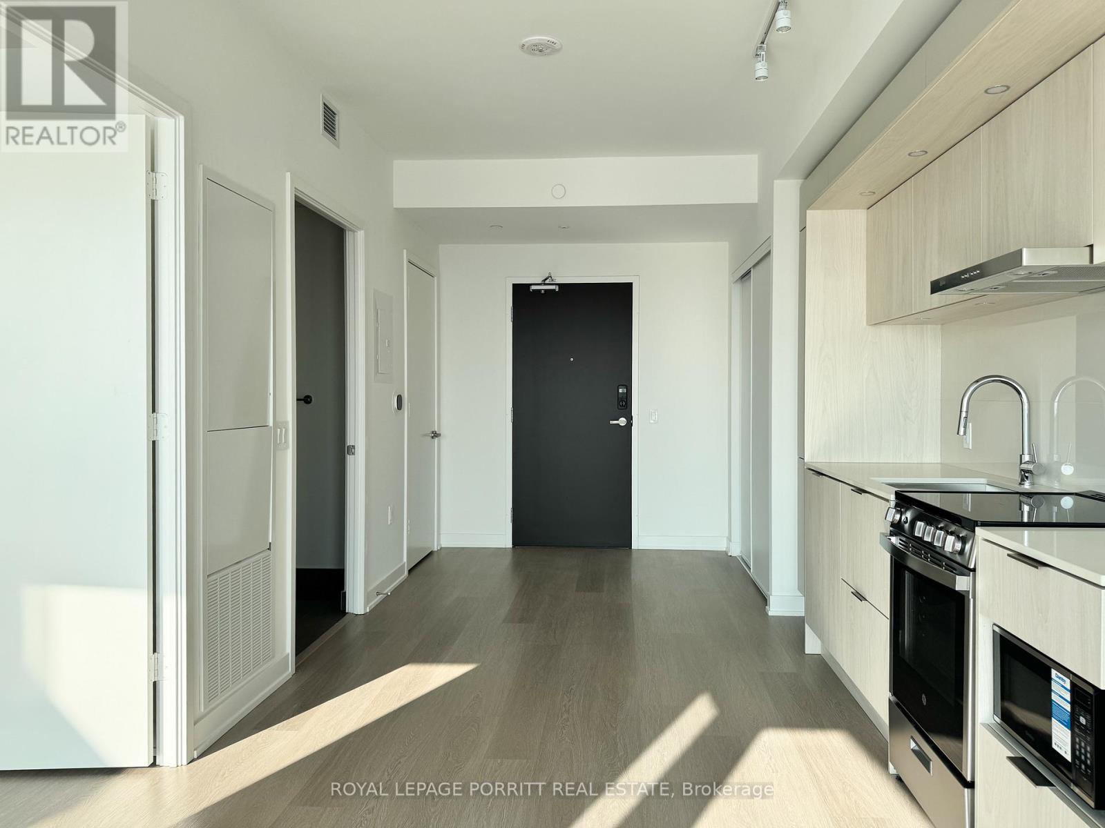 316 - 448 Burnhamthorpe Road W, Mississauga (City Centre), Ontario  L5B 4M6 - Photo 14 - W12809992