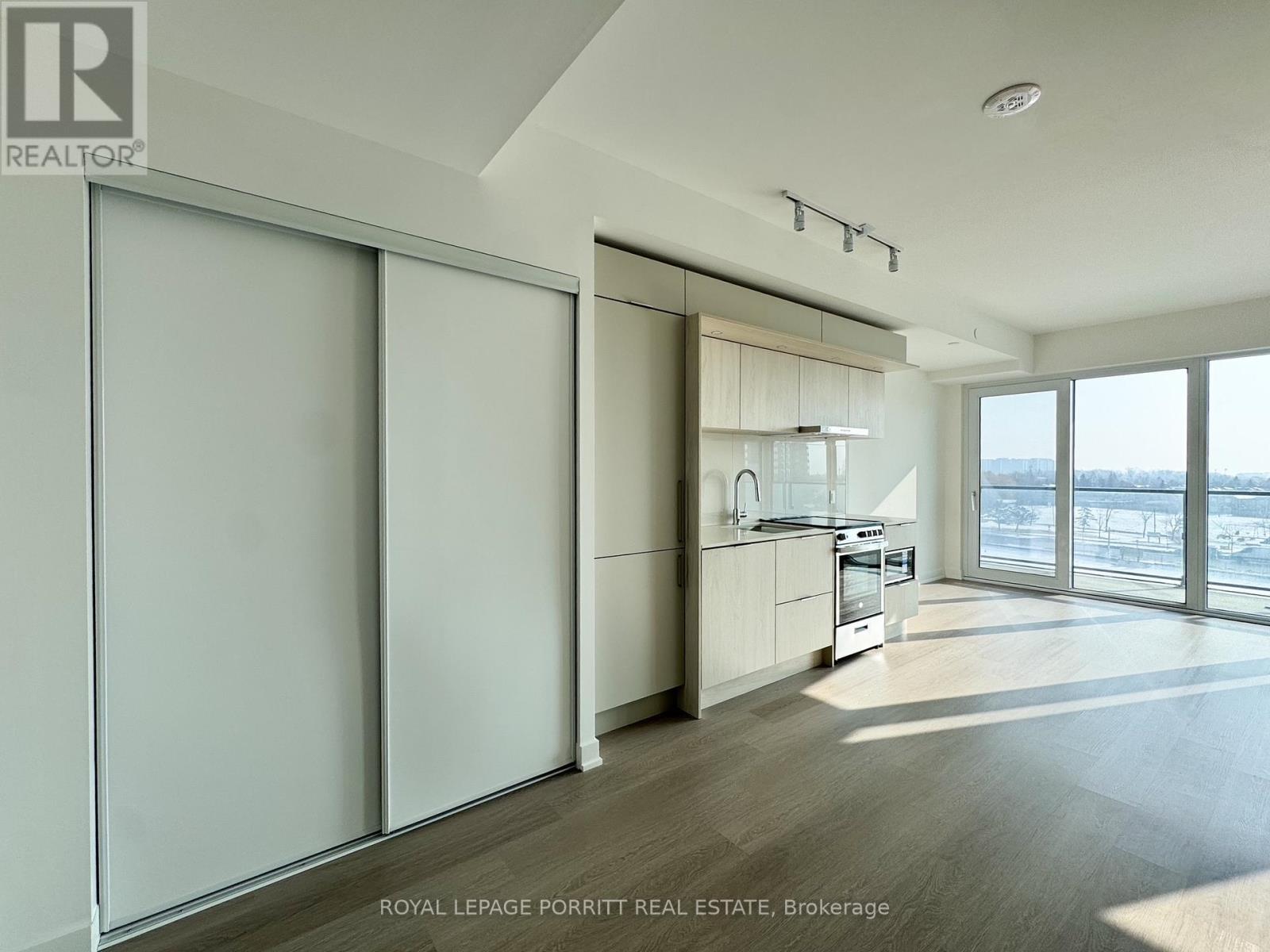 316 - 448 Burnhamthorpe Road W, Mississauga (City Centre), Ontario  L5B 4M6 - Photo 3 - W12809992